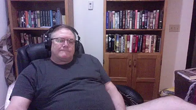 Snapshot of Vinyl22@xh chatting on July 24, 12:17 am Vinyl22xh online show from July 24, 12:17 am