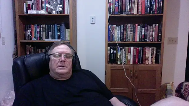 Snapshot of Vinyl22@xh chatting on June 19, 3:56 am Vinyl22xh online show from June 19, 3:56 am