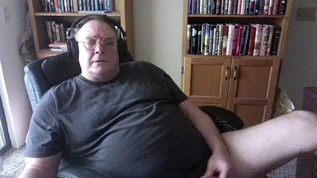 Snapshot of Vinyl22@xh chatting on July 26, 9:43 pm Vinyl22xh online show from July 26, 9:43 pm