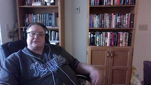 Snapshot of Vinyl22@xh chatting on July 22, 12:12 am Vinyl22xh online show from July 22, 12:12 am