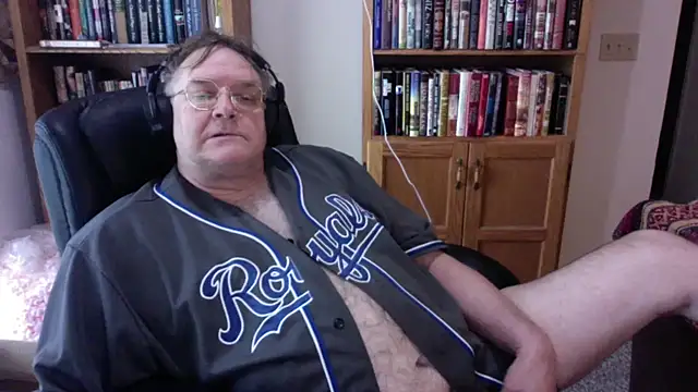 Vinyl22xh online show from June 3, 6:56 pm
