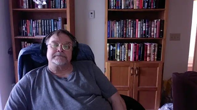 Vinyl22xh online show from April 11, 7:28 pm