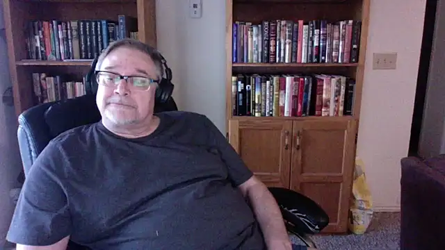 Vinyl22xh online show from April 20, 11:28 pm