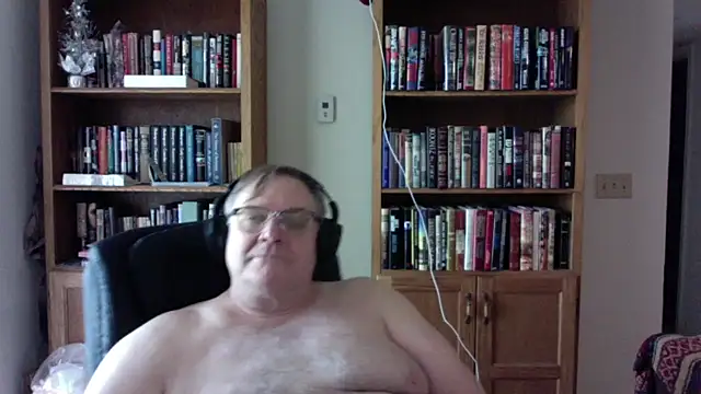 Snapshot of Vinyl22@xh chatting on June 27, 8:37 pm Vinyl22xh online show from June 27, 8:37 pm
