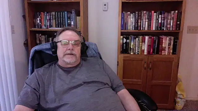 Vinyl22xh online show from April 16, 12:22 am