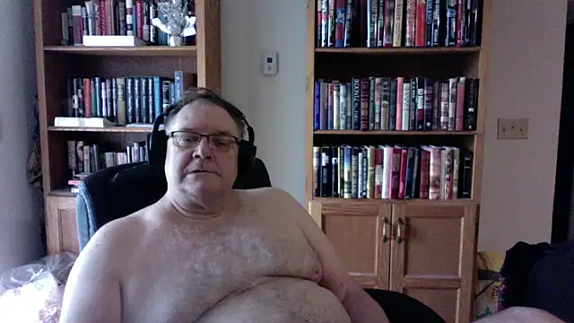 Snapshot of Vinyl22@xh chatting on July 10, 4:51 pm Vinyl22xh online show from July 10, 4:51 pm