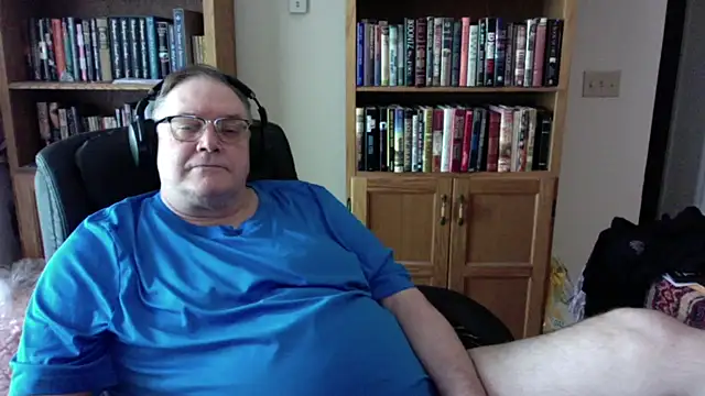Snapshot of Vinyl22@xh chatting on July 14, 6:03 pm Vinyl22xh online show from July 14, 6:03 pm