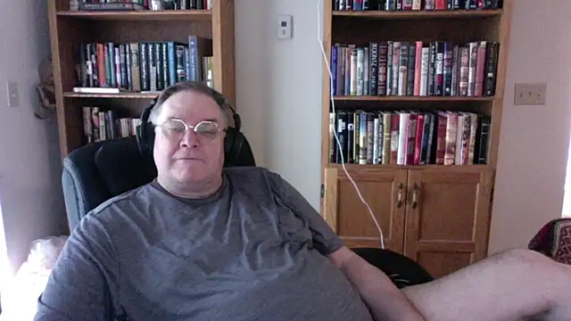 Vinyl22xh online show from June 6, 8:47 pm