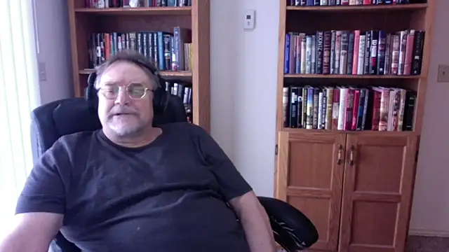 Vinyl22xh online show from April 4, 3:07 pm