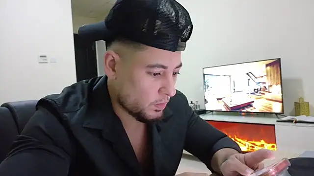 Snapshot of maximus888A chatting on June 17, 7:02 pm maximus888A online show from June 17, 7:02 pm
