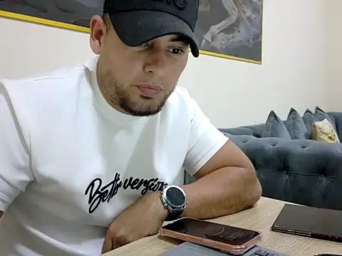 maximus888A online show from April 3, 7:42 pm