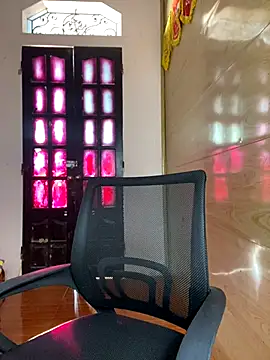 Snapshot of Linh247380 chatting on December 18, 12:49 am Linh247380 online show from December 18, 12:49 am