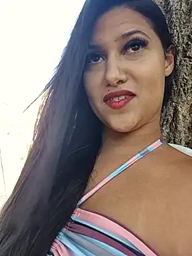 Snapshot of graziele00 chatting on May 6, 12:31 pm graziele00 online show from May 6, 12:31 pm