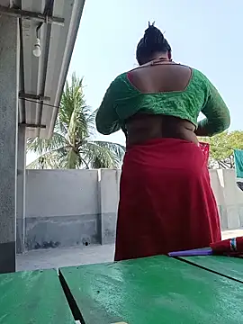 Snapshot of reya743 chatting on February 9, 7:28 am reya743 online show from February 9, 7:28 am