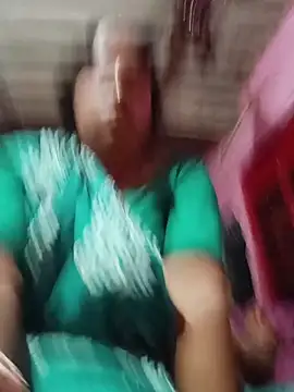 Snapshot of reya743 chatting on December 20, 12:13 am reya743 online show from December 20, 12:13 am