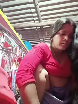 Snapshot of reya743 chatting on February 24, 12:22 am reya743 online show from February 24, 12:22 am