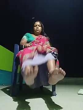 Snapshot of reya743 chatting on February 20, 2:41 pm reya743 online show from February 20, 2:41 pm