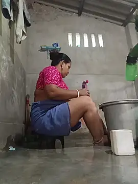 Snapshot of reya743 chatting on November 7, 7:35 am reya743 online show from November 7, 7:35 am