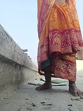 Snapshot of reya743 chatting on February 18, 10:55 am reya743 online show from February 18, 10:55 am