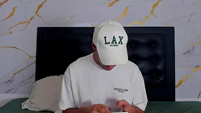 Snapshot of aroncooper1 chatting on October 8, 12:39 pm aroncooper1 online show from October 8, 12:39 pm