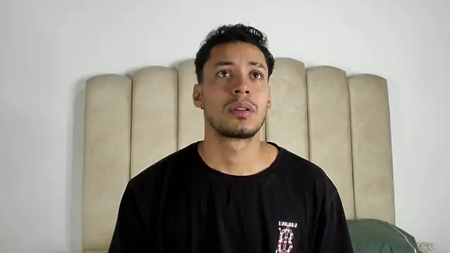 Snapshot of aroncooper1 chatting on October 6, 9:54 am aroncooper1 online show from October 6, 9:54 am