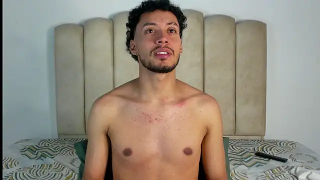 Snapshot of aroncooper1 chatting on October 17, 6:17 am aroncooper1 online show from October 17, 6:17 am