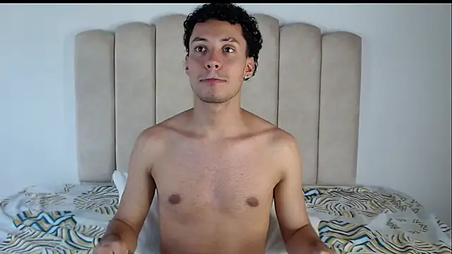 Snapshot of aroncooper1 chatting on October 31, 4:03 pm aroncooper1 online show from October 31, 4:03 pm