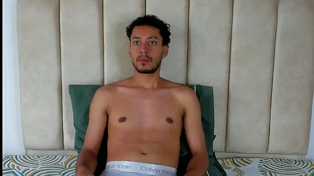 Snapshot of aroncooper1 chatting on October 16, 5:43 pm aroncooper1 online show from October 16, 5:43 pm