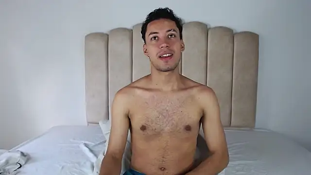 Snapshot of aroncooper1 chatting on November 11, 9:09 pm aroncooper1 online show from November 11, 9:09 pm