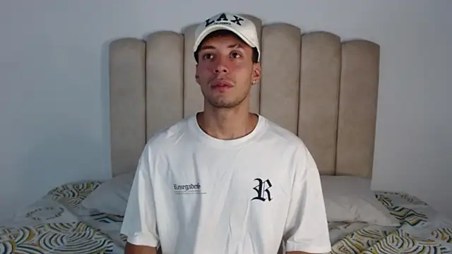 Snapshot of aroncooper1 chatting on November 1, 11:09 pm aroncooper1 online show from November 1, 11:09 pm