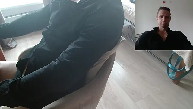 Snapshot of Freeze_Fire chatting on November 10, 8:30 am Freeze Fire online show from November 10, 8:30 am