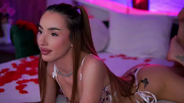 ClaraBenatti online show from February 10, 7:57 pm