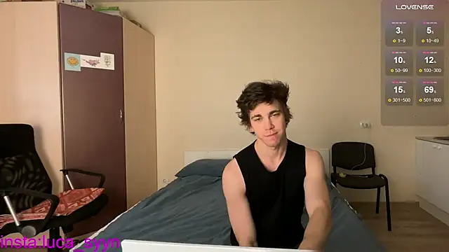 Snapshot of luca_syn chatting on October 1, 1:37 pm luca syn online show from October 1, 1:37 pm