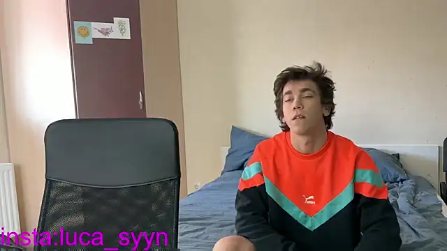 Snapshot of luca_syn chatting on September 30, 5:24 am luca syn online show from September 30, 5:24 am