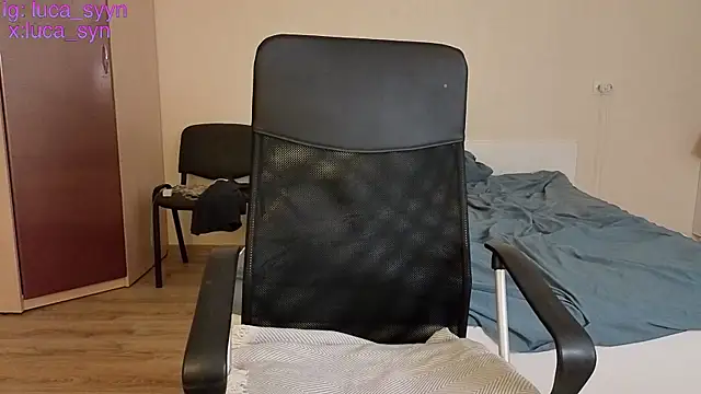 Snapshot of luca_syn chatting on February 14, 7:03 pm luca syn online show from February 14, 7:03 pm