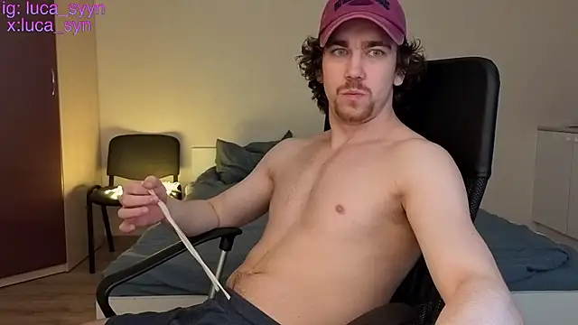 Snapshot of luca_syn chatting on February 6, 7:10 pm luca syn online show from February 6, 7:10 pm