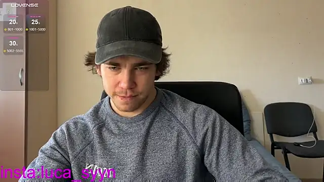 Snapshot of luca_syn chatting on October 8, 7:21 am luca syn online show from October 8, 7:21 am