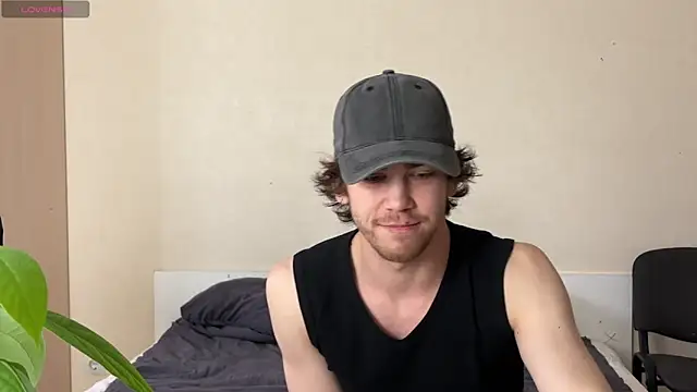 Snapshot of luca_syn chatting on October 15, 10:34 am luca syn online show from October 15, 10:34 am