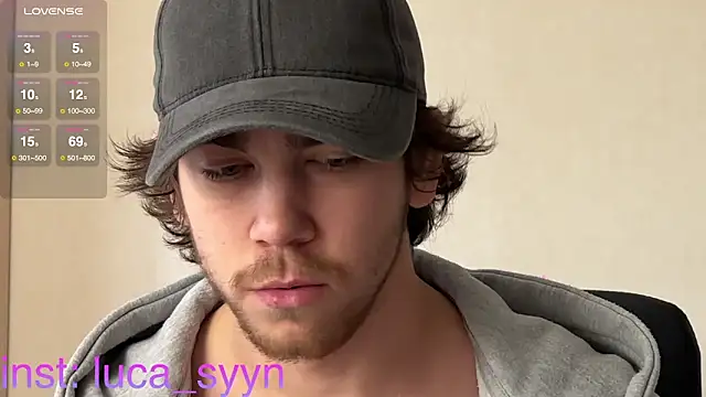 Snapshot of luca_syn chatting on October 24, 9:52 am luca syn online show from October 24, 9:52 am