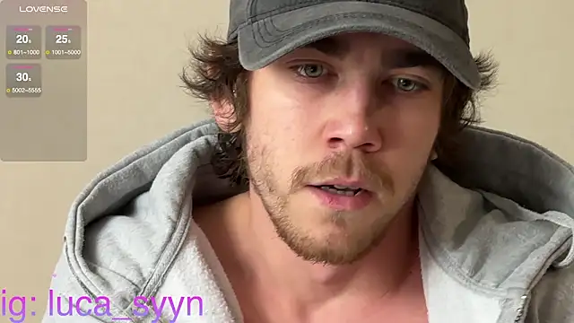 Snapshot of luca_syn chatting on October 28, 1:32 pm luca syn online show from October 28, 1:32 pm