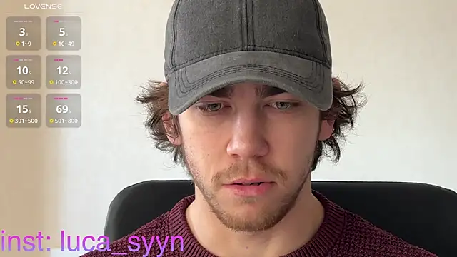 Snapshot of luca_syn chatting on October 22, 8:14 am luca syn online show from October 22, 8:14 am