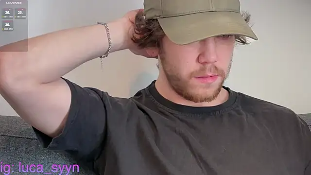 Snapshot of luca_syn chatting on November 7, 7:46 am luca syn online show from November 7, 7:46 am