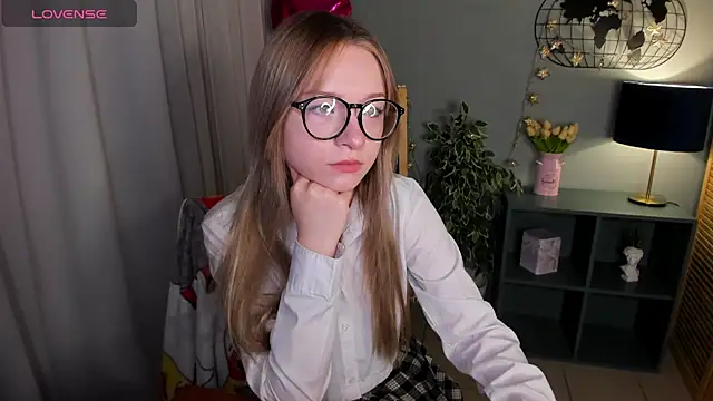 Snapshot of elliupp chatting on October 4, 8:27 am elliupp online show from October 4, 8:27 am