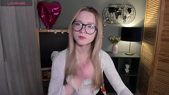 Snapshot of elliupp chatting on October 15, 8:22 am elliupp online show from October 15, 8:22 am