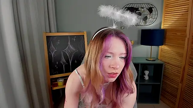 elliupp online show from March 18, 4:08 pm