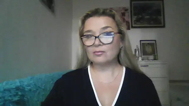 Snapshot of Myrienna chatting on October 1, 8:46 pm Myrienna online show from October 1, 8:46 pm
