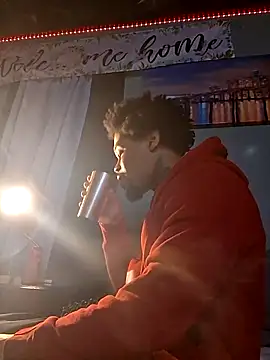 Snapshot of Painstickwes chatting on February 22, 11:06 pm Painstickwes online show from February 22, 11:06 pm