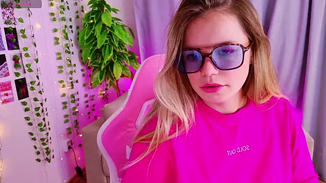 KellyHayden online show from November 16, 4:23 pm