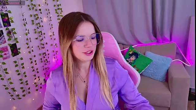 KellyHayden online show from February 6, 12:23 pm