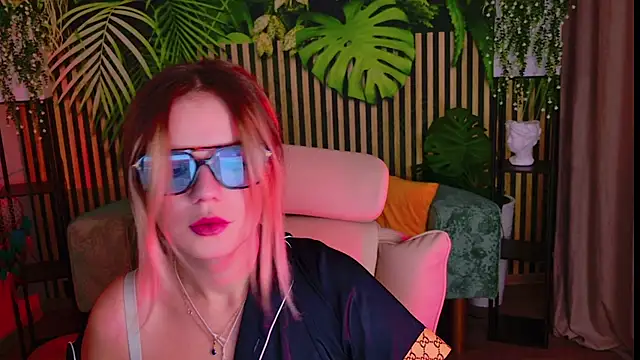 Snapshot of KellyHayden chatting on October 14, 11:11 am KellyHayden online show from October 14, 11:11 am